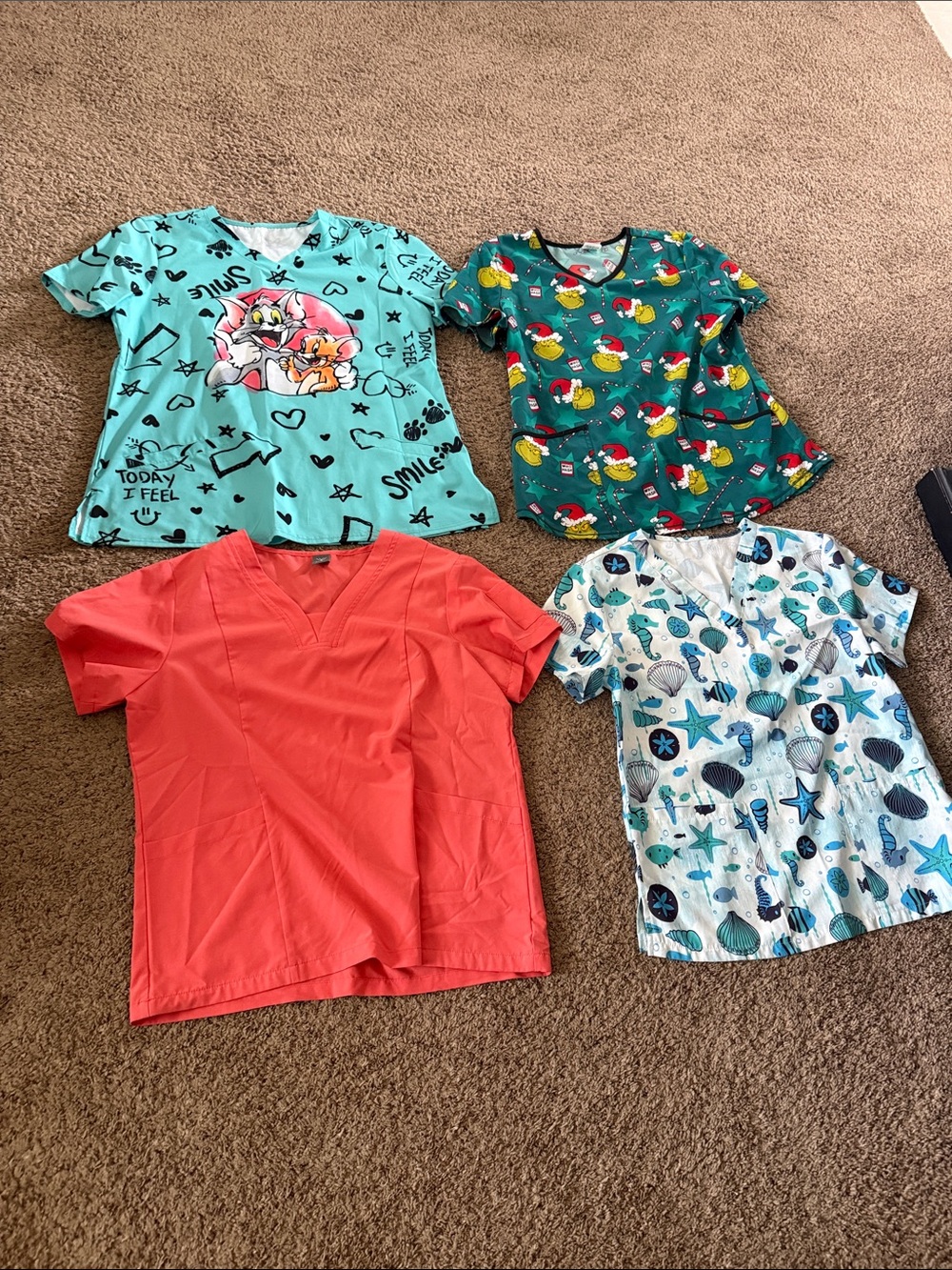 Women’s scrub tops - Medium